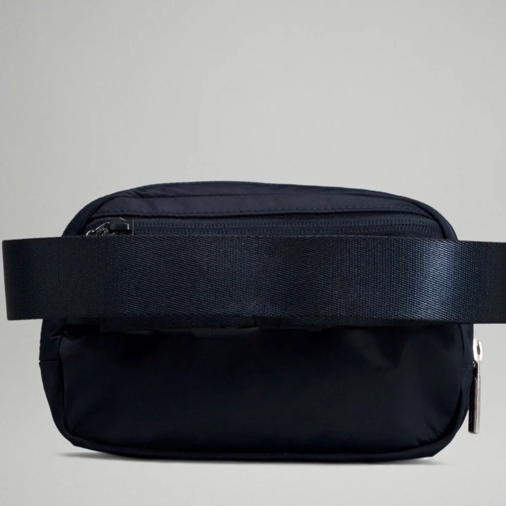 NWT 🍋 Lululemon True Navy Everywhere Belt Bag